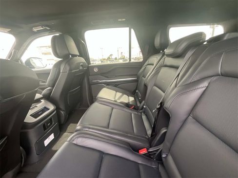 New 2025 Lincoln Navigator Reserve w/ Jet Appearance Package image 13