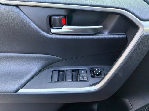 Used 2019 Toyota RAV4 XLE w/ Carpet Mat Package FWD image 10