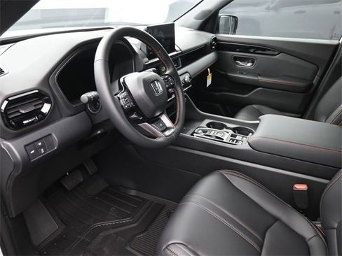 New 2025 Honda Pilot TrailSport image 19