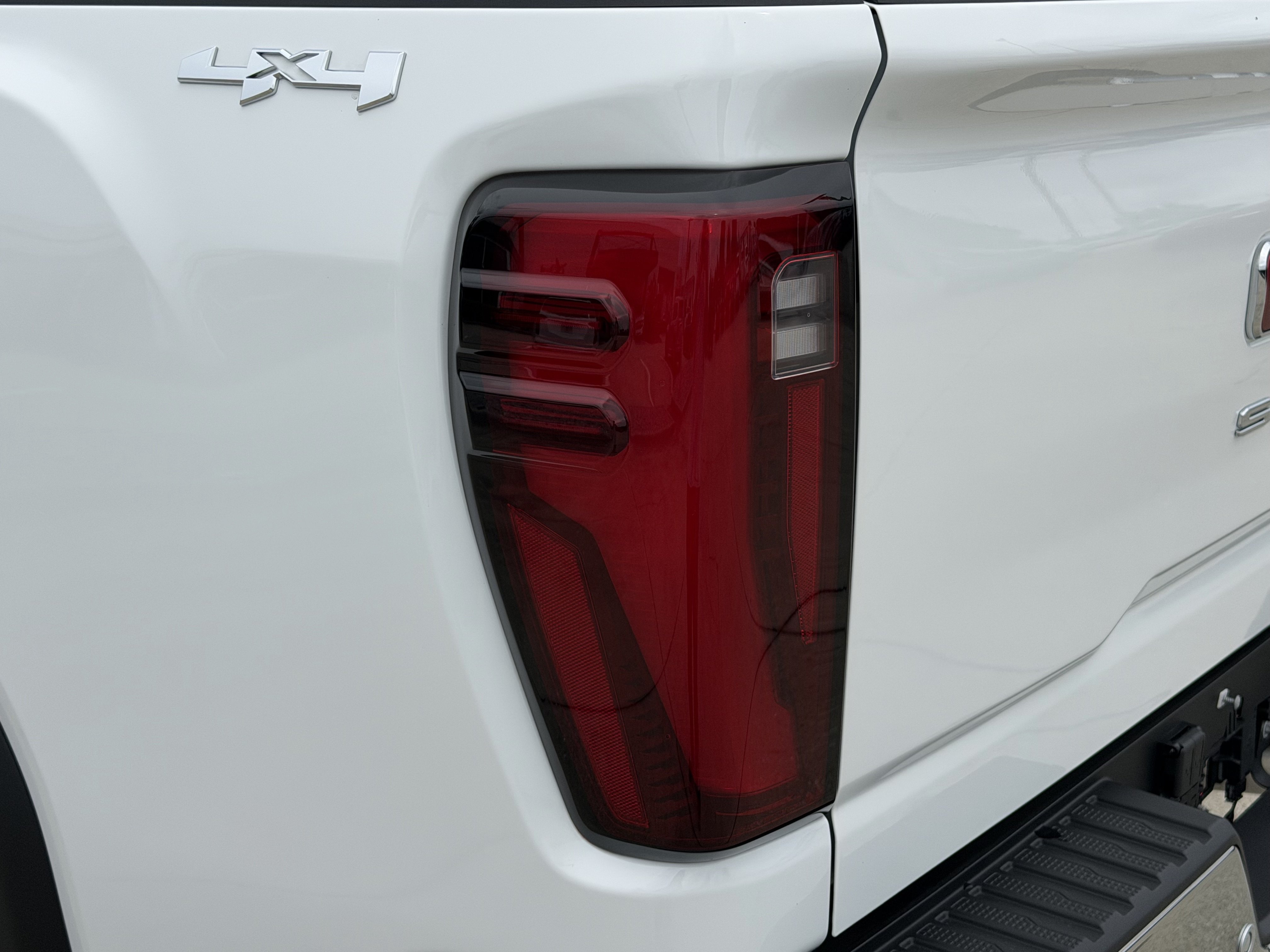 Used 2026 GMC Sierra 3500 SLT w/ SLT Convenience Package AWD/4WD image 11