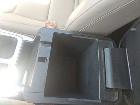 Used 2024 Ford Explorer XLT w/ Equipment Group 202A image 23