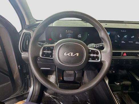 Used 2025 Kia Sorento LX image 13