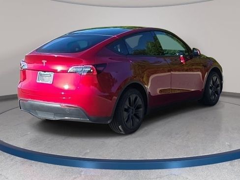 Used 2024 Tesla Model Y Long Range RWD image 5