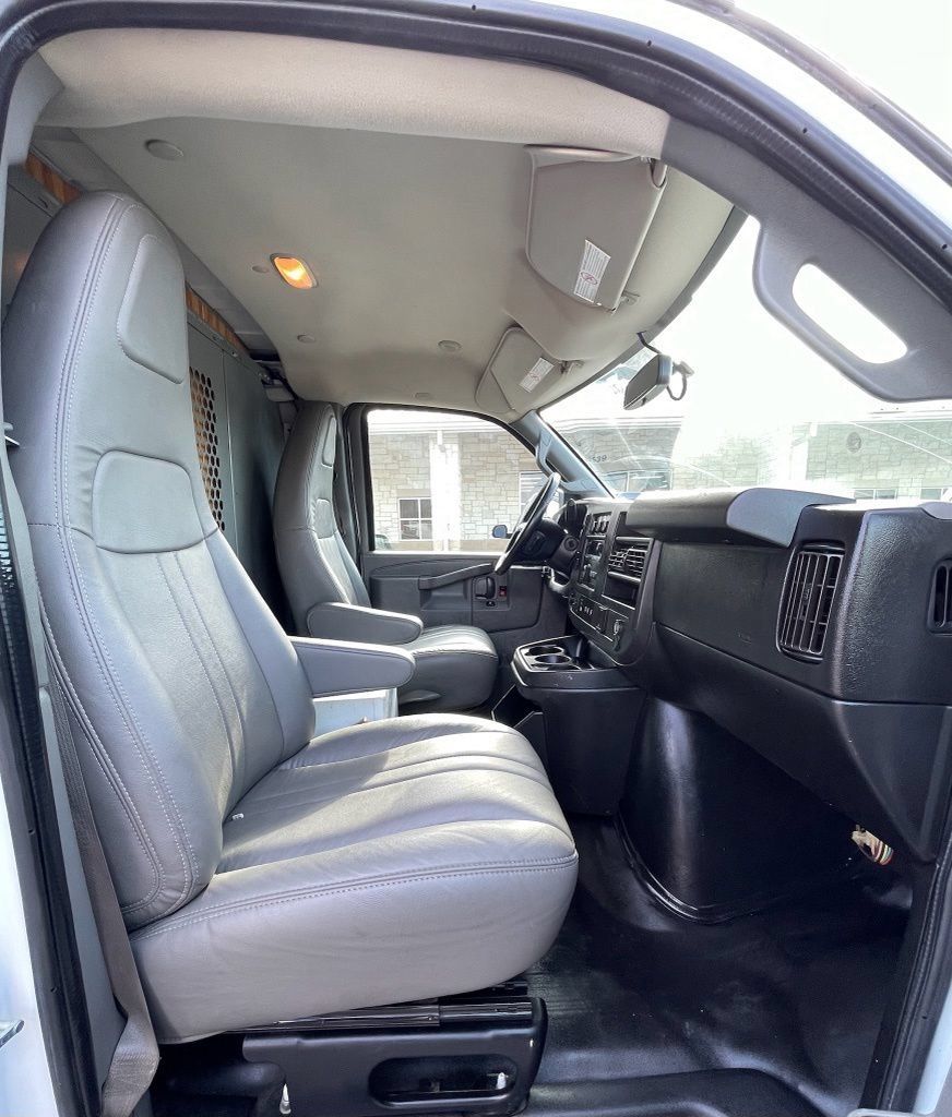 Used 2017 Chevrolet Express 2500 Extended RWD image 24