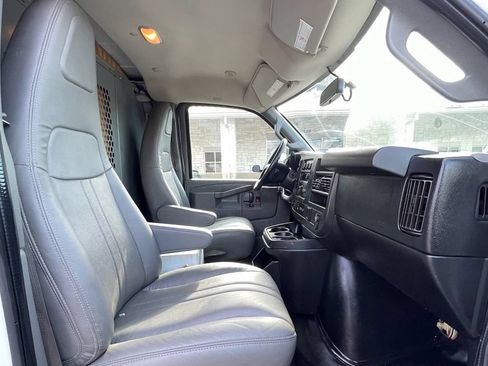 Used 2017 Chevrolet Express 2500 Extended RWD image 24