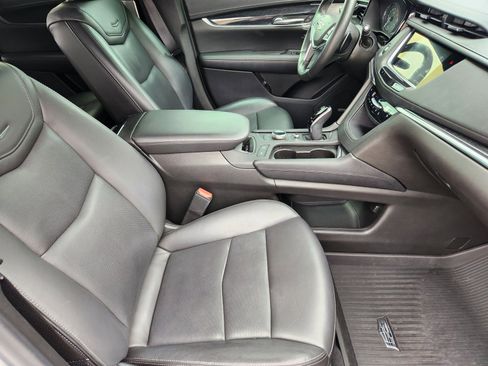 Certified 2022 Cadillac XT5 Premium Luxury w/ Technology Package FWD image 12