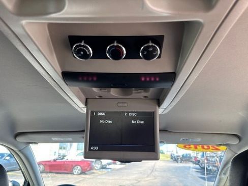 Used 2015 Chrysler Town & Country Touring-L w/ Driver Convenience Group FWD image 25