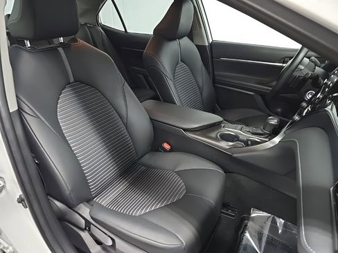 Used 2022 Toyota Camry SE image 14