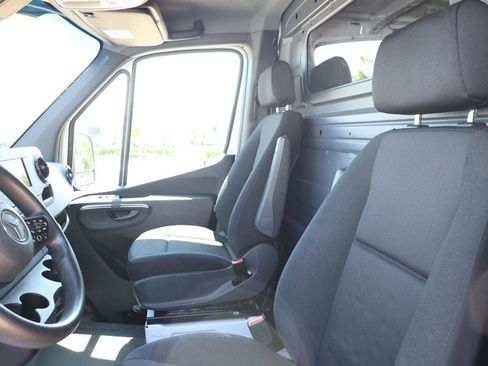 Used 2023 Mercedes-Benz Sprinter 1500 image 18