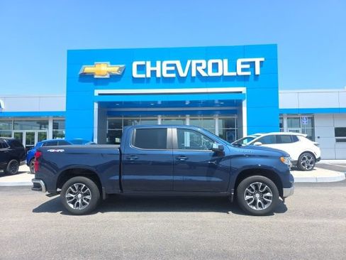 Used 2023 Chevrolet Silverado 1500 LT AWD/4WD image 3