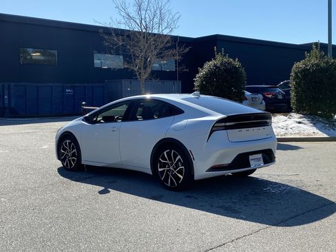 Used 2025 Toyota Prius XSE image 15