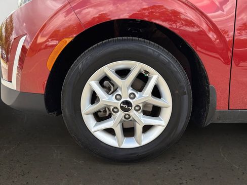 Used 2023 Kia Soul LX w/ LX Technology Package FWD image 10