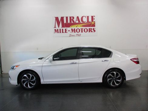 Used 2017 Honda Accord EX-L image 2