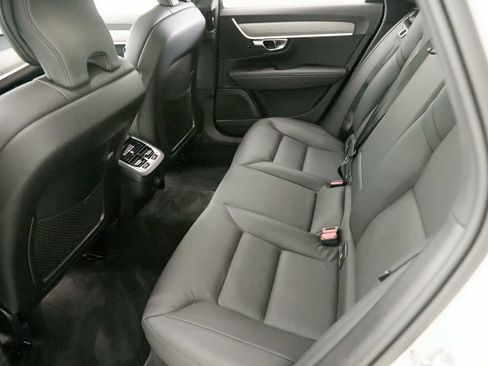 Certified 2025 Volvo V90 B6 Cross Country Plus AWD/4WD image 21
