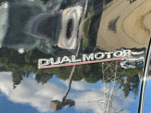 Used 2022 Tesla Model Y Long Range image 7