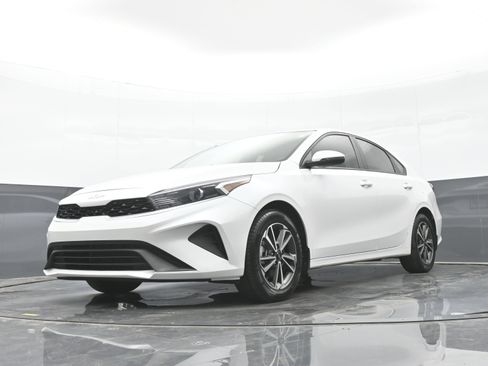 Used 2023 Kia Forte LXS w/ LXS Technology Package FWD image 43
