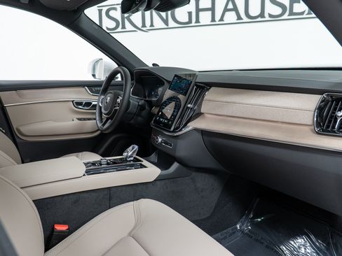 New 2026 Volvo XC90 B5 Plus w/ Protection Package image 21