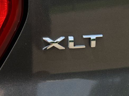 Used 2017 Ford Explorer XLT w/ Equipment Group 201A FWD image 29