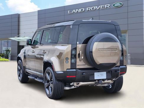 New 2026 Land Rover Defender 110 X-Dynamic SE image 4