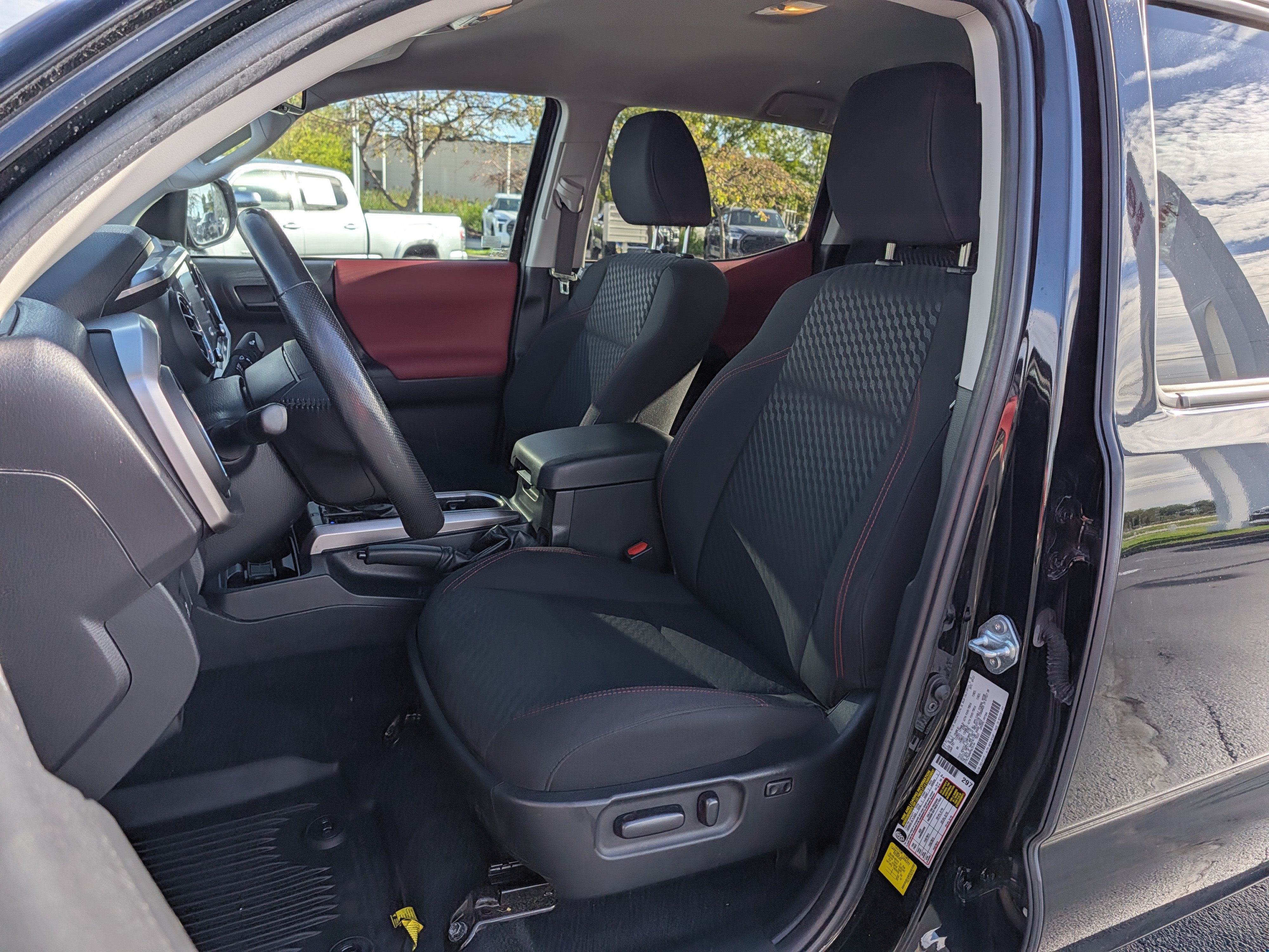 Certified 2023 Toyota Tacoma SR5 AWD/4WD image 15