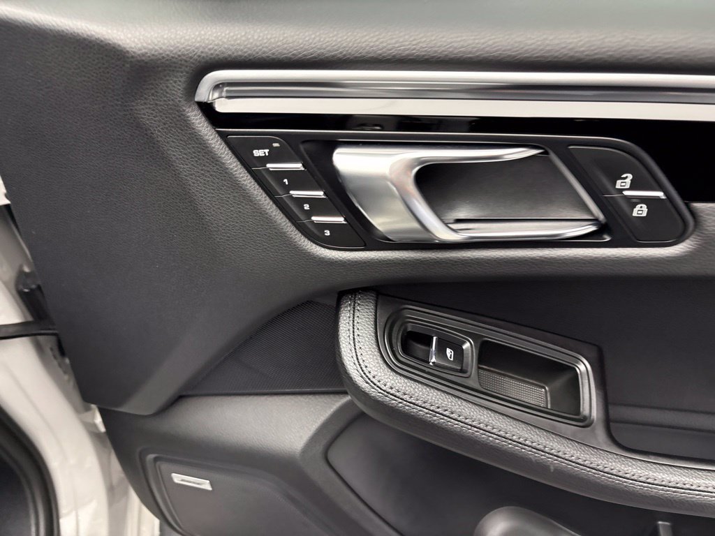 Certified 2023 Porsche Macan S AWD/4WD image 23