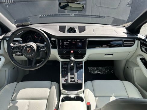 Certified 2026 Porsche Macan image 19