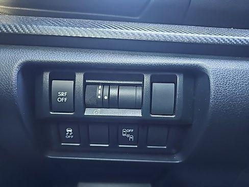 Used 2018 Subaru Crosstrek 2.0i Premium w/ Eyesight System image 13