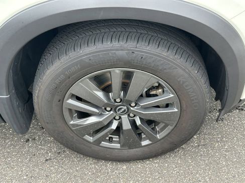 Certified 2024 Nissan Pathfinder SV w/ SV Premium Package AWD/4WD image 12