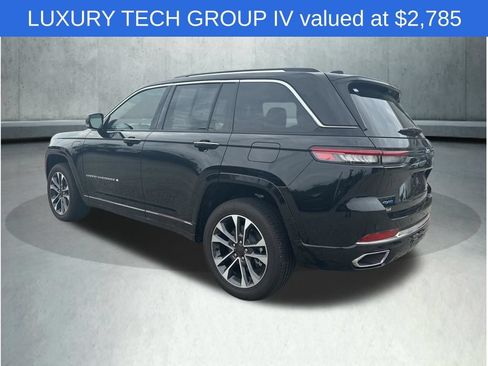 Used 2023 Jeep Grand Cherokee Overland w/ Luxury Tech Group IV AWD/4WD image 4
