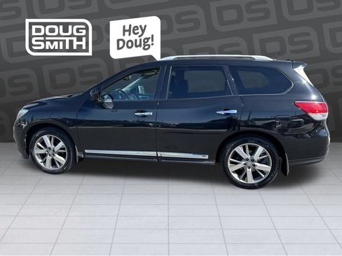 Used 2016 Nissan Pathfinder Platinum w/ Family Entertainment Package AWD/4WD image 2
