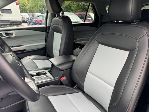 Used 2024 Ford Explorer XLT w/ Equipment Group 202A AWD/4WD image 22