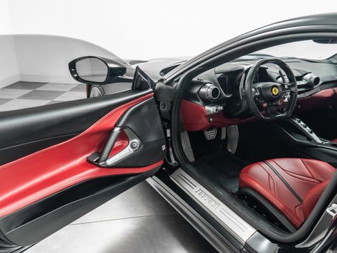 Used 2020 Ferrari 812 Superfast image 23
