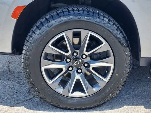 Used 2024 Chevrolet Tahoe Z71 w/ Luxury Package AWD/4WD image 14