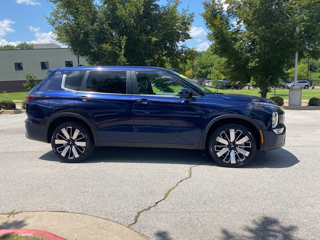 Used 2025 Mitsubishi Outlander SE AWD/4WD image 8