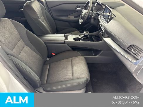 Used 2025 Nissan Rogue SV FWD image 17