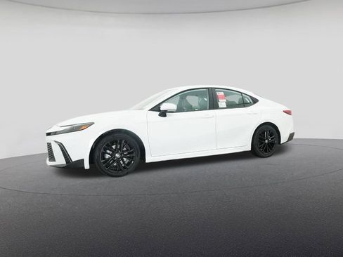 New 2026 Toyota Camry SE image 18
