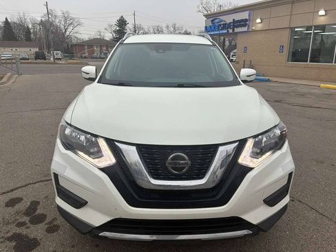 Used 2020 Nissan Rogue SV FWD image 2
