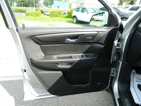 Used 2017 GMC Acadia Limited SLT image 25