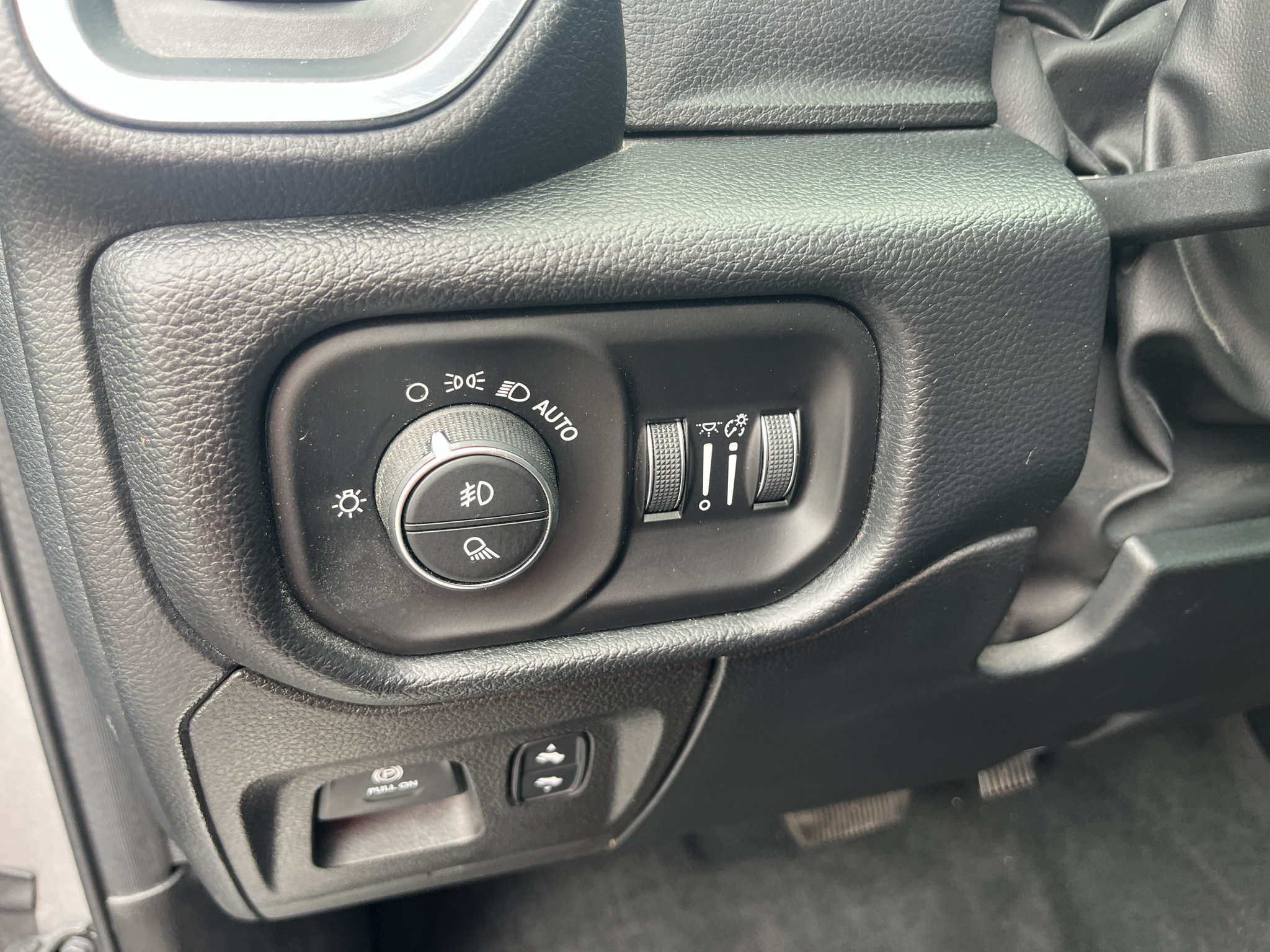 Used 2022 RAM 1500 Laramie w/ Sport Appearance Package AWD/4WD image 16