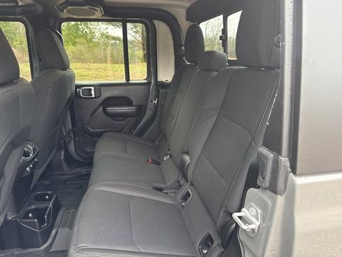Used 2021 Jeep Gladiator Willys image 12