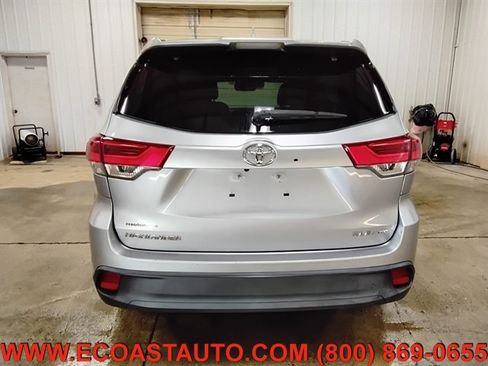 Used 2017 Toyota Highlander XLE image 8