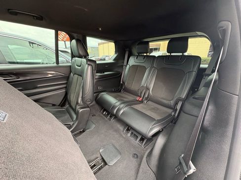 Used 2021 Jeep Grand Cherokee L Laredo image 15