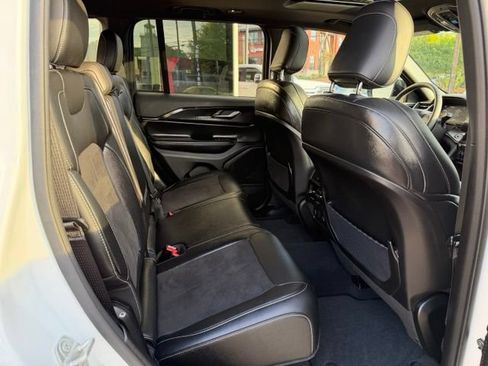 Used 2023 Jeep Grand Cherokee Altitude AWD/4WD image 18