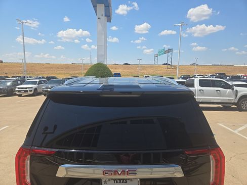 Used 2021 GMC Yukon Denali w/ Denali Premium Package RWD image 13