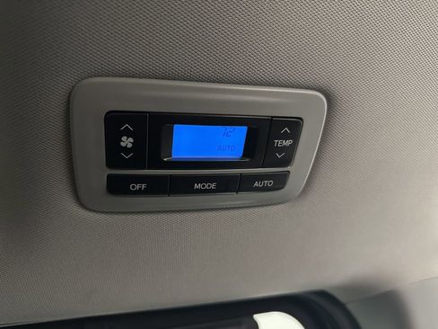 Used 2017 Toyota Sienna SE Premium image 23