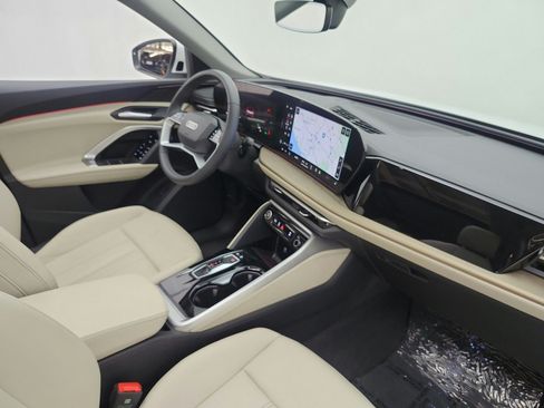 Used 2025 Audi Q5 Premium w/ Convenience Package AWD/4WD image 18