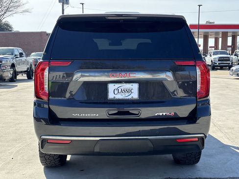 Used 2023 GMC Yukon AT4 w/ AT4 Premium Package image 4
