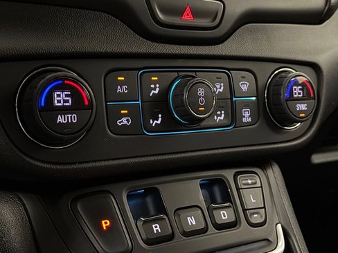 Used 2018 GMC Terrain SLE w/ Driver Convenience Package image 17