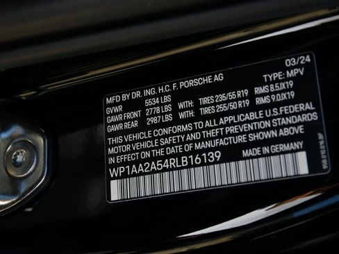 Used 2024 Porsche Macan image 33