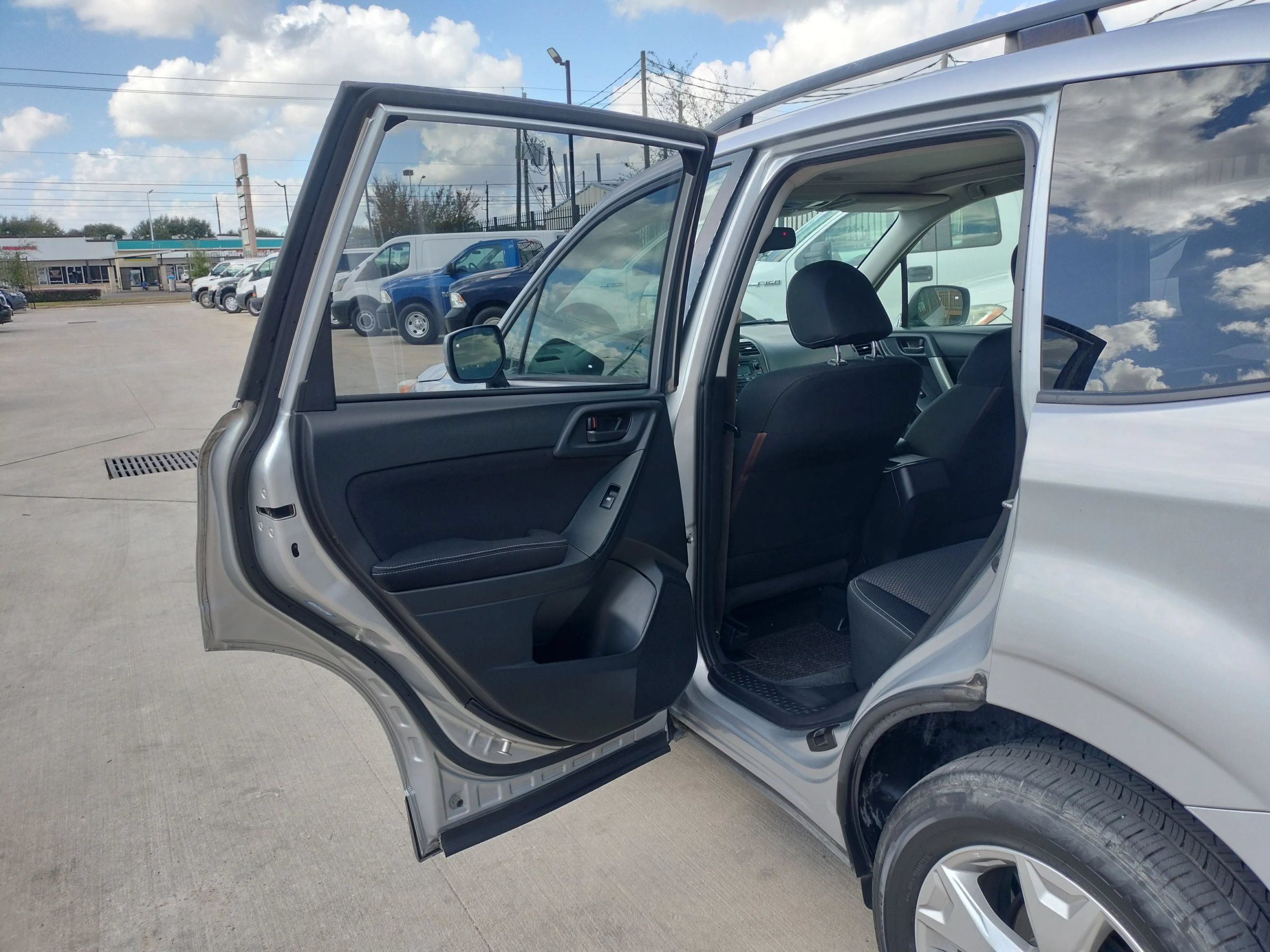 Used 2014 Subaru Forester 2.5i Premium AWD/4WD image 25